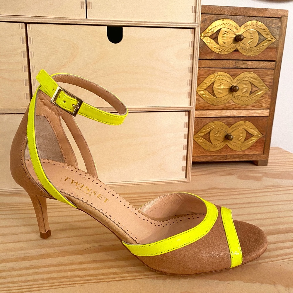 NWT Twin Set Ladies Leather Sandals Size 7.5